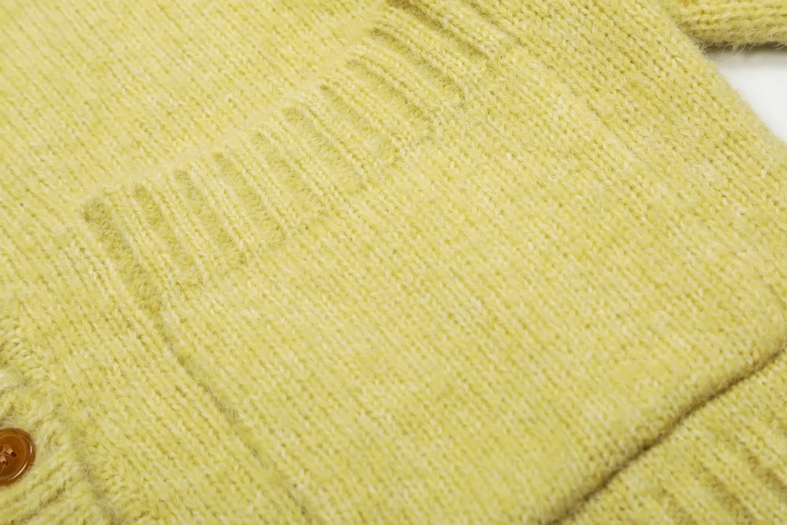 VIVI137 vivienne west wood 25th new spring style cardigan with three-color yarn splicing and embroidered chapter design 🧩 5.5-count custom-woven and dyed tunic wool, definitely not the spandex imitation wool on the market 🧩100% restoration of heavy-duty weaving method loose cuffs restored original pattern 🧩super high embroidery density single chapter 20,000 stitches of embroidery 🧩100% chemically tested custom-woven and dyed wool 0 color difference Size: 1 yard (90-110 pounds) 2 yards (110-130 pounds) 3 yards (130-150 pounds) Color: gray yellow